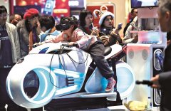 一位小伴侣正在2026大都新春庙